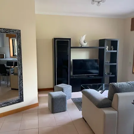 Апартаменты Nice And Modern Close To Everyone Эшпозенди